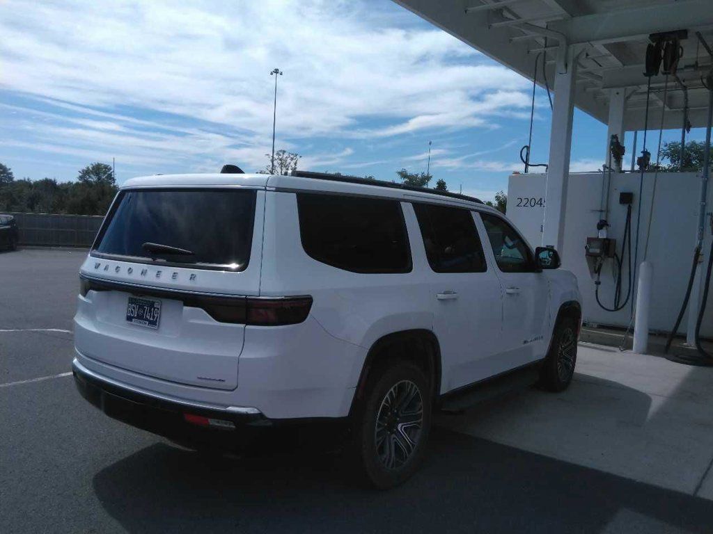 Used 2024 Jeep Wagoneer Series II AWD/4WD image 4