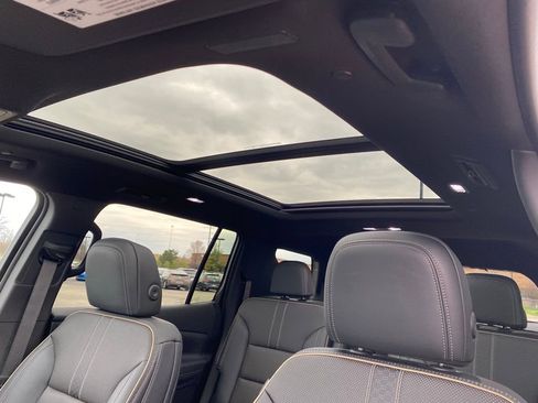 New 2026 Chevrolet Traverse High Country w/ LPO, Floor Liner Package AWD/4WD image 14