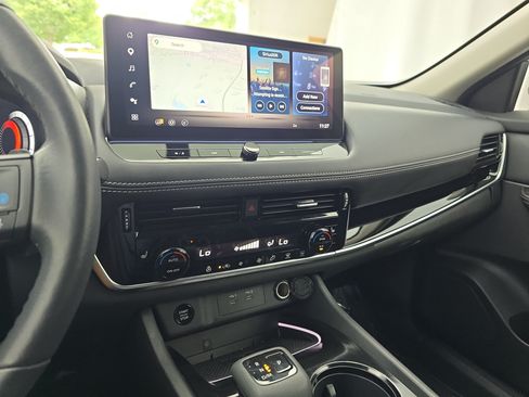 Certified 2024 Nissan Rogue SL FWD image 20