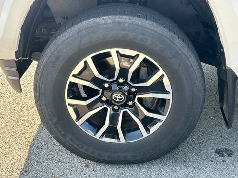 Used 2022 Toyota Tacoma TRD Sport w/ Technology Package AWD/4WD image 16