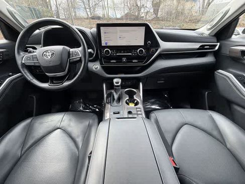 Used 2023 Toyota Highlander Limited image 21