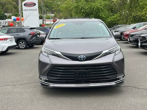 Certified 2021 Toyota Sienna XLE AWD/4WD image 2