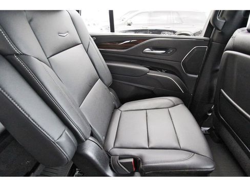 Used 2024 Cadillac Escalade Luxury RWD image 11