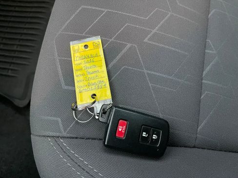 Used 2016 Toyota Tacoma TRD Off-Road w/ Towing Package image 4