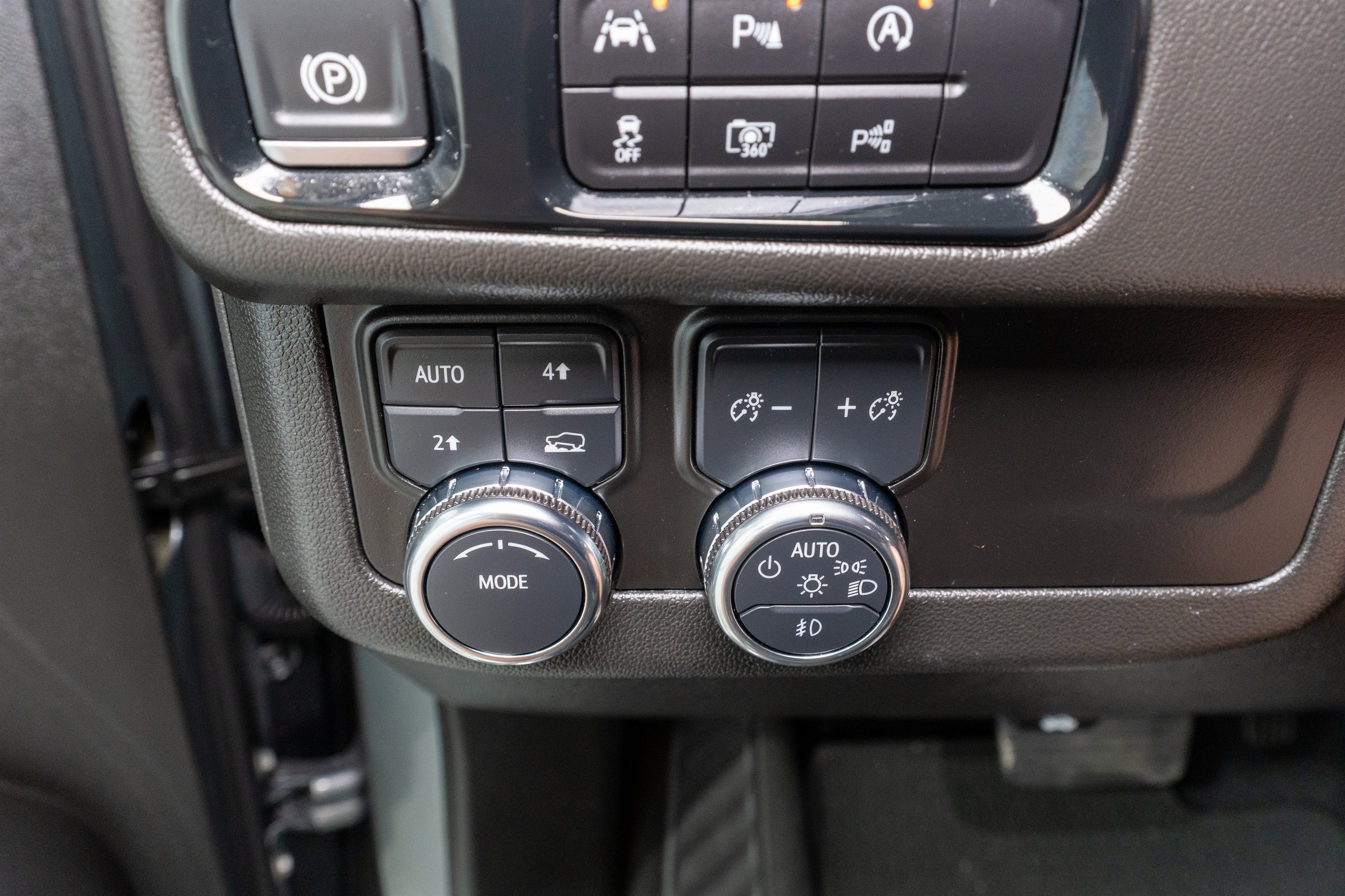 Used 2025 GMC Yukon XL Denali AWD/4WD image 29