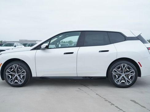 New 2026 BMW iX xDrive60 AWD/4WD image 4