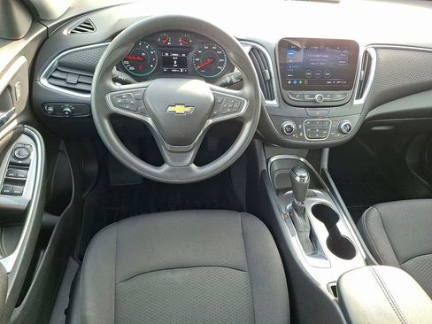Used 2019 Chevrolet Malibu LT image 3