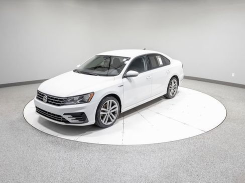 Used 2018 Volkswagen Passat 2.0T R-Line FWD image 33