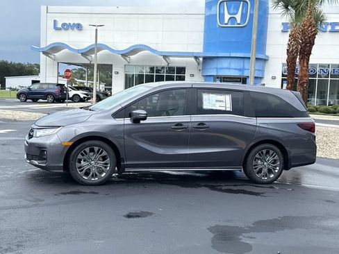 New 2026 Honda Odyssey Touring image 11