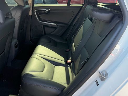 Used 2015 Volvo V60 T5 Cross Country w/ Protection Package image 30
