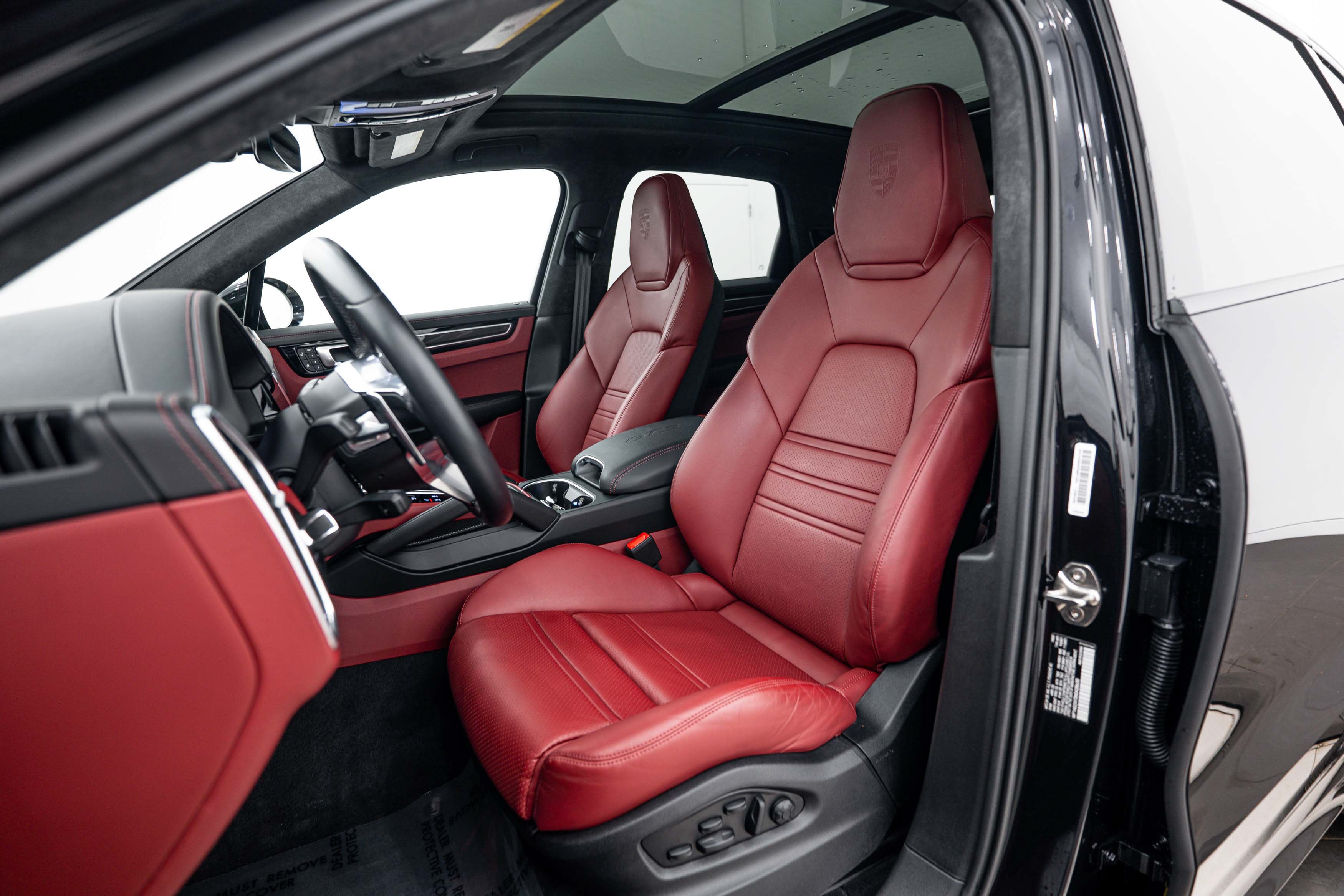 Certified 2022 Porsche Cayenne GTS AWD/4WD image 5