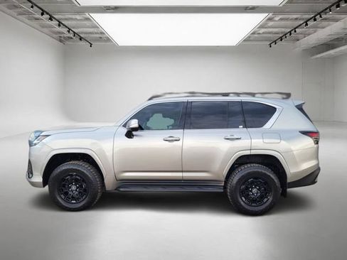 Used 2024 Lexus LX 600 4WD w/ Luxury Package image 2