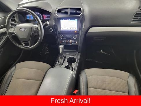 Used 2017 Ford Explorer XLT w/ Equipment Group 202A AWD/4WD image 32
