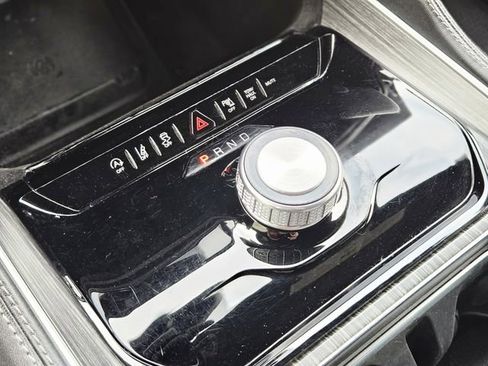 Used 2024 Jeep Wagoneer L Series II image 25