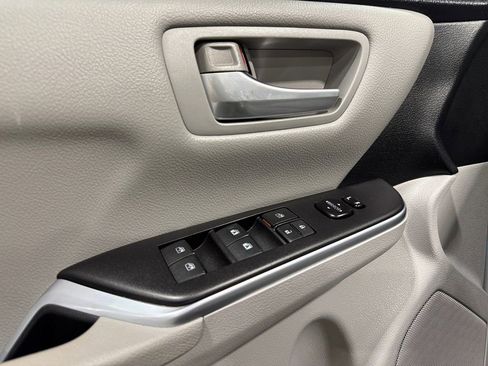 Used 2015 Toyota Camry LE image 21