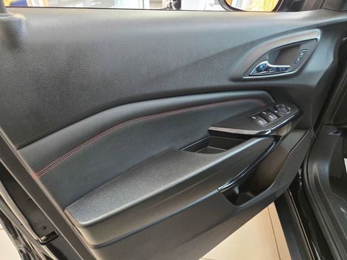 New 2025 Chevrolet Trax RS w/ Sunroof Package image 21