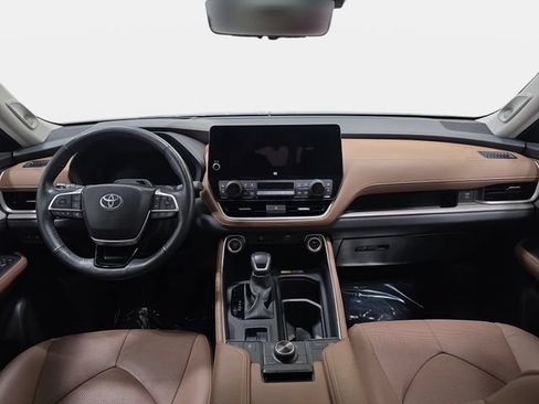 Certified 2024 Toyota Grand Highlander AWD image 9