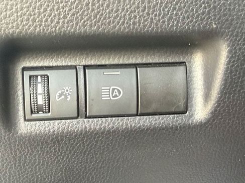 Used 2025 Toyota RAV4 XLE FWD image 24