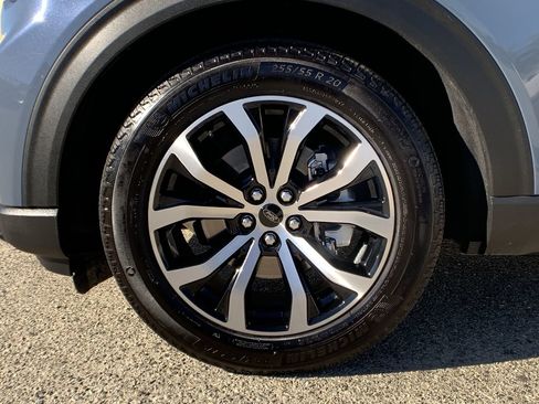 Used 2025 Ford Explorer ST-Line w/ Premium Package image 13