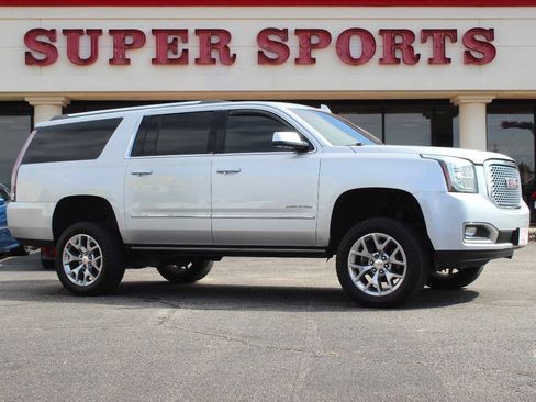 Used 2017 GMC Yukon XL Denali AWD/4WD image 1