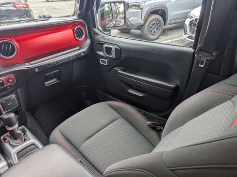 Used 2021 Jeep Wrangler Unlimited Rubicon AWD/4WD image 17