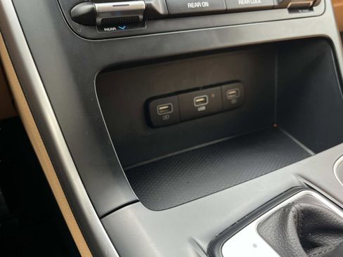 Certified 2024 Kia Carnival LX image 36