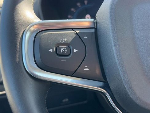 Certified 2025 Volvo XC40 B5 Core image 18