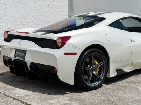 Used 2015 Ferrari 458 Speciale Coupe RWD image 19