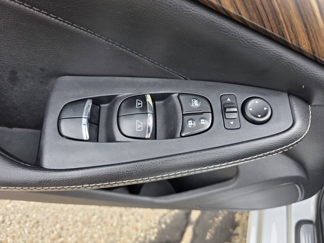Used 2017 Nissan Maxima Platinum FWD image 14
