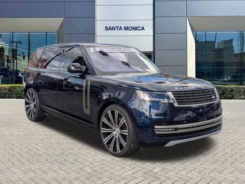 Used 2023 Land Rover Range Rover Long Wheelbase SE image 3