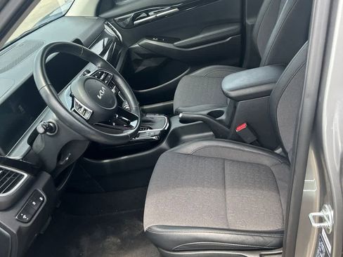 Certified 2025 Kia Seltos S FWD image 3