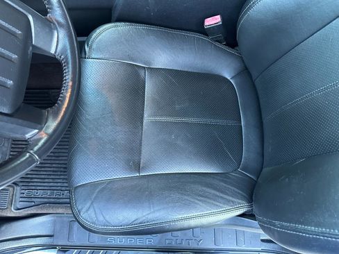 Used 2015 Ford F250 Lariat w/ Lariat Interior Package image 12