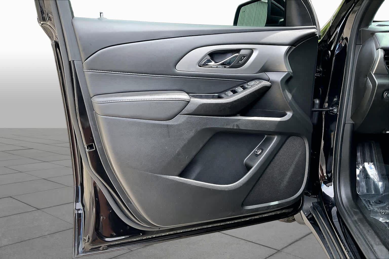 Used 2023 Chevrolet Traverse LT FWD image 22