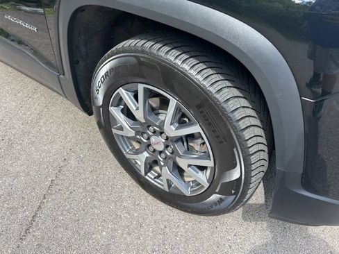 Used 2023 GMC Acadia SLT w/ Preferred Package AWD/4WD image 4