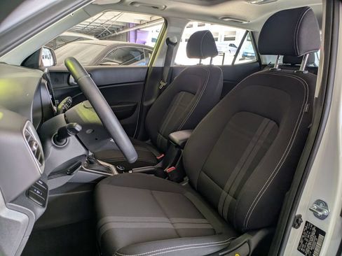 Used 2025 Hyundai Venue SEL FWD image 23