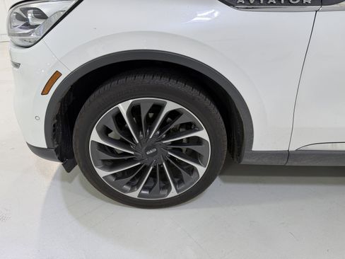 Used 2023 Lincoln Aviator Reserve w/ Equipment Group 201A AWD/4WD image 9