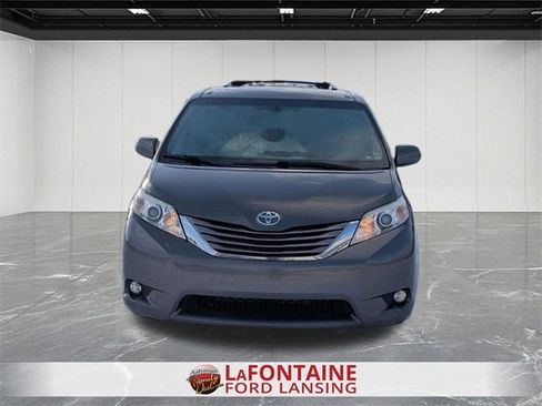 Used 2017 Toyota Sienna XLE image 7