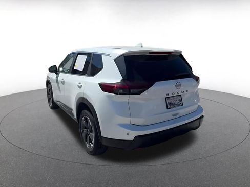 Used 2025 Nissan Rogue SV image 11