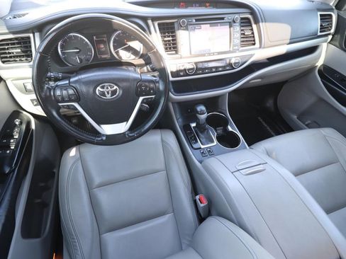 Used 2018 Toyota Highlander XLE AWD/4WD image 9