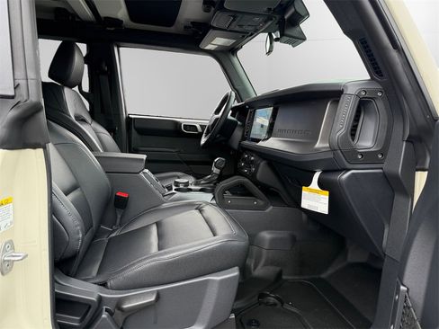 New 2025 Ford Bronco Badlands image 15