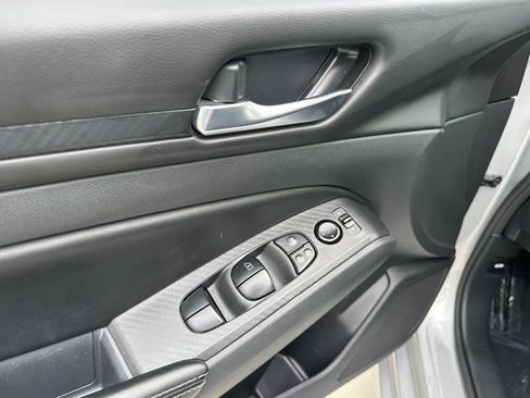 Used 2024 Nissan Altima 2.5 SV image 23