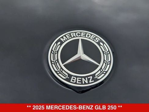 Used 2025 Mercedes-Benz GLB 250 image 11