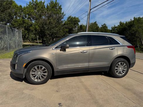 Used 2017 Cadillac XT5 Luxury w/ Driver Awareness Package FWD image 7