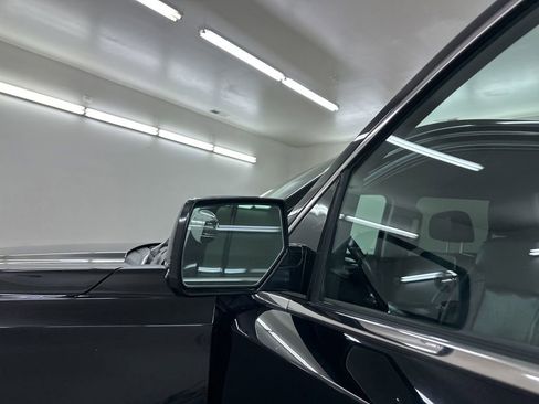 Used 2015 Chevrolet Suburban LT image 16