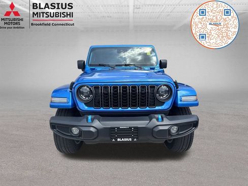 Used 2024 Jeep Wrangler Unlimited w/ Convenience Group AWD/4WD image 24