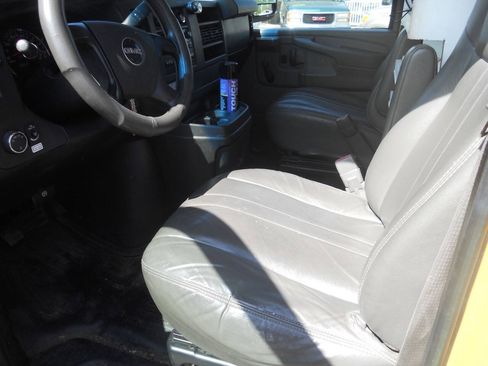 Used 2011 GMC Savana 3500 RWD image 15
