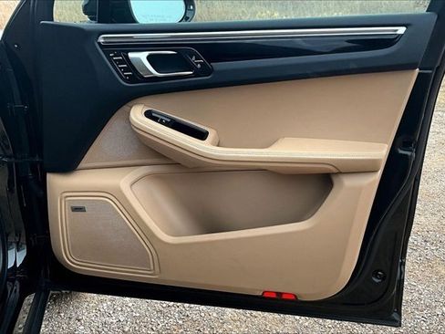 Used 2022 Porsche Macan PREMIUM PACKAGE PLUS 2.0T (AWD image 28