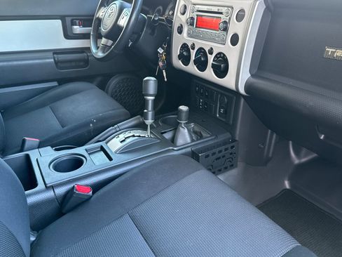 Used 2013 Toyota FJ Cruiser 4WD w/ Upgrade Pkg image 18