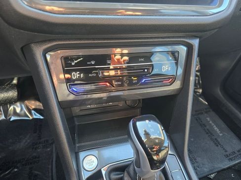 Used 2024 Volkswagen Tiguan SE image 22