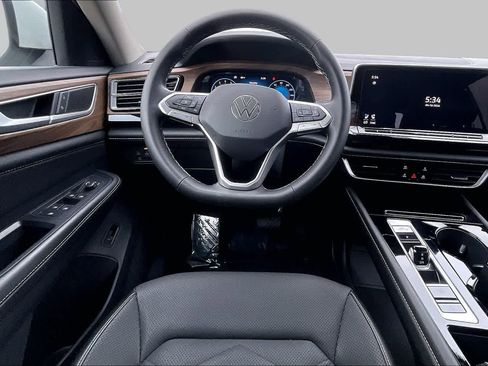 Used 2024 Volkswagen Atlas SE FWD image 6